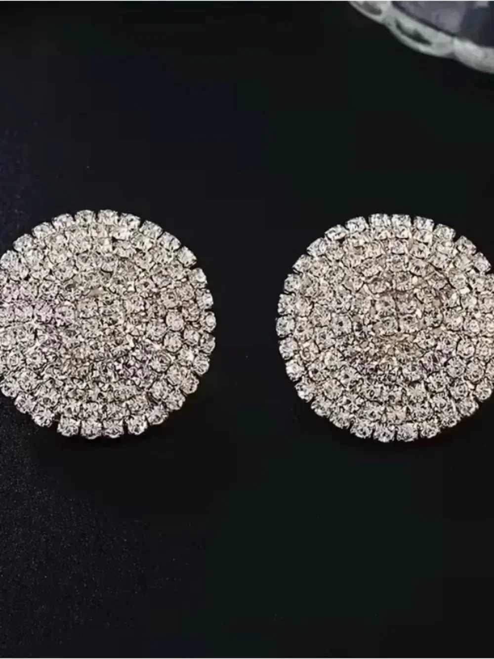 🩶 NEW Sparkling Round Crystal Stud Earrings - Silver Tone 🩶